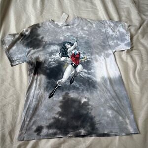 NWT Wonder Woman Gray Tie Dye T-Shirt Size Medium Unisex Graphic Tee